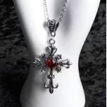 Kaelaehe Gooti tume risti ja punase kiviga